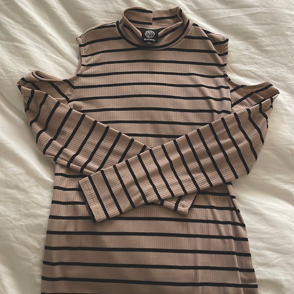 Long sleeved- open shoulder/ turtle neck blouse